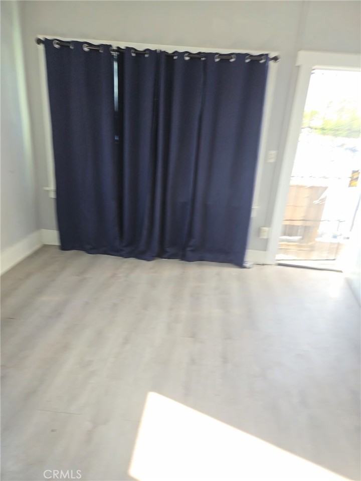 918 Maine Ave #918 - Photo 5 of 7