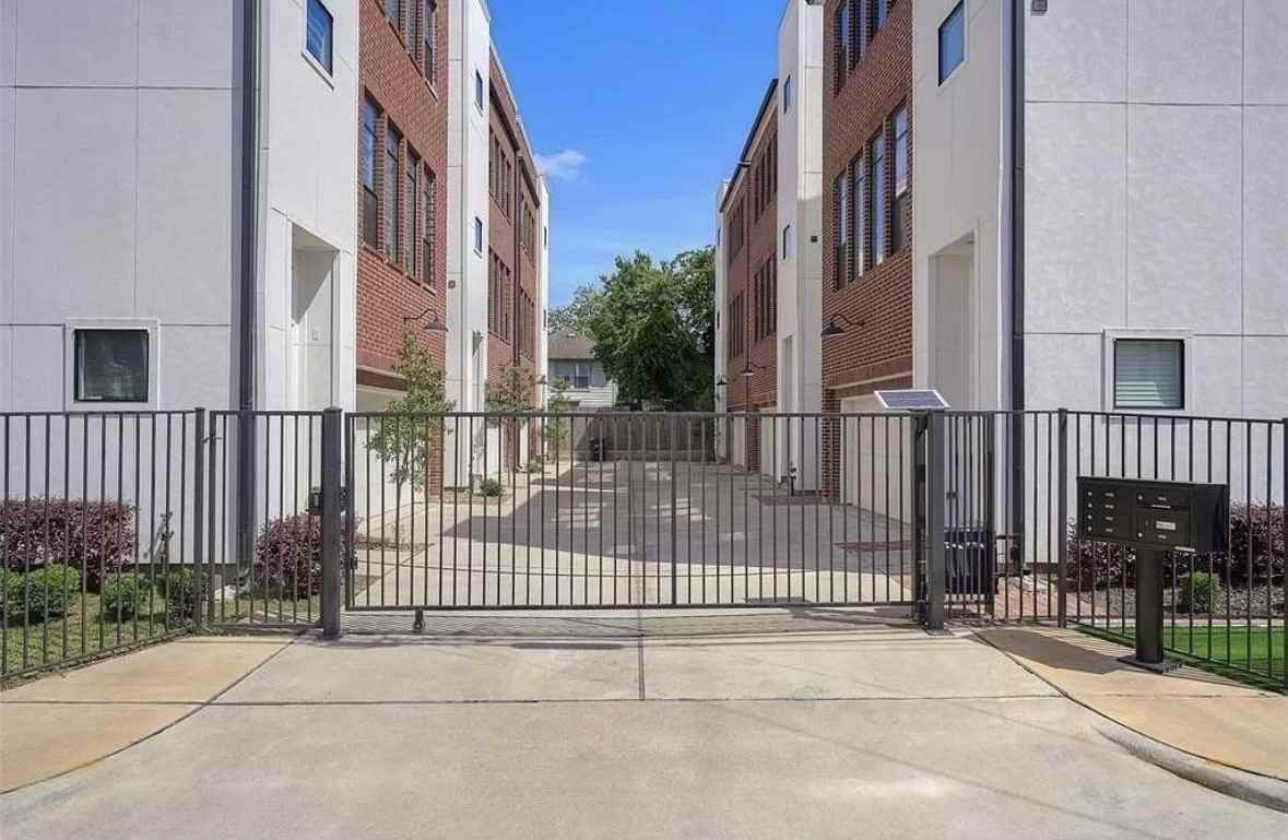 1416 Ruthven St #1416 - Photo 4 of 23