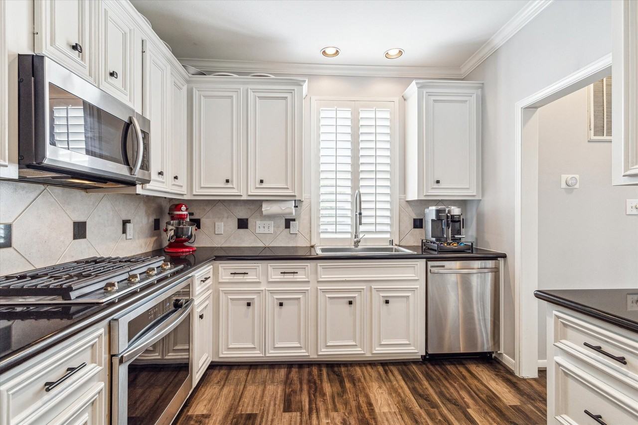 1213 Oneil St #1213B - Photo 3 of 20