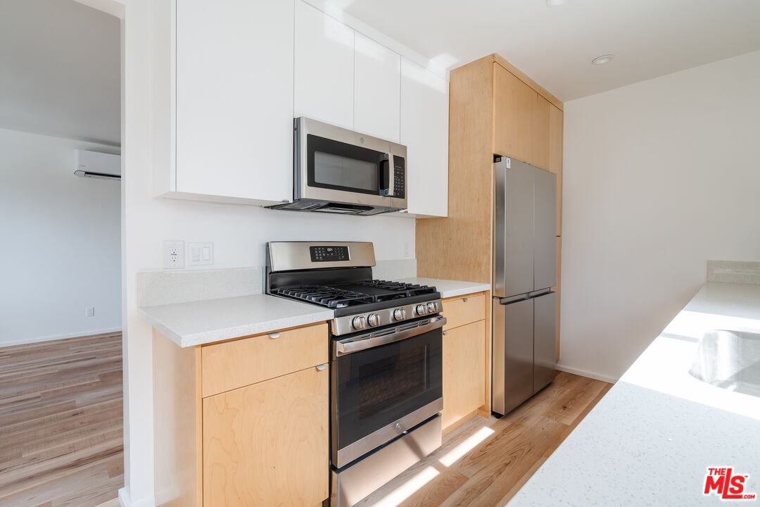 1318 S Ogden Dr #1318-4 - Photo 5 of 10