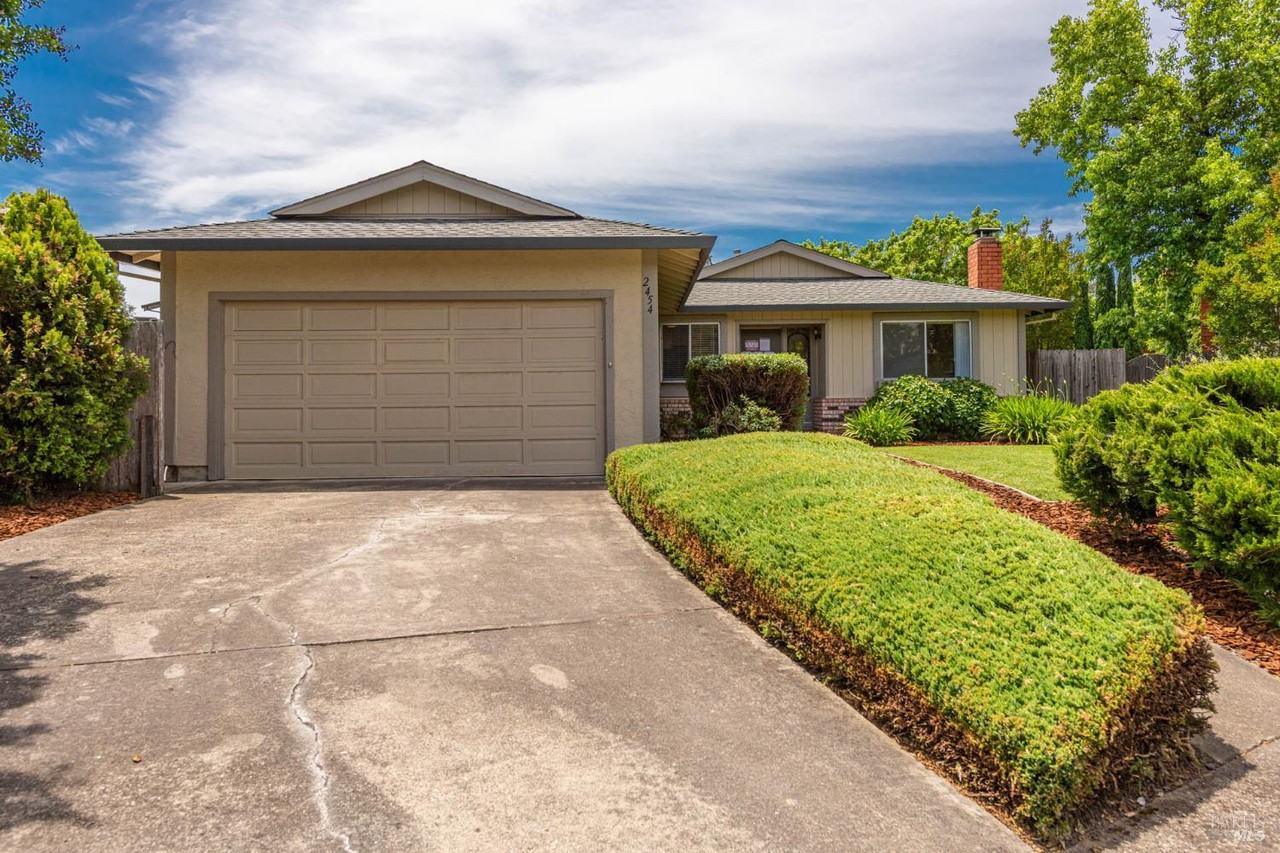 2454 Dunaway Dr #2454 - Photo 3 of 17