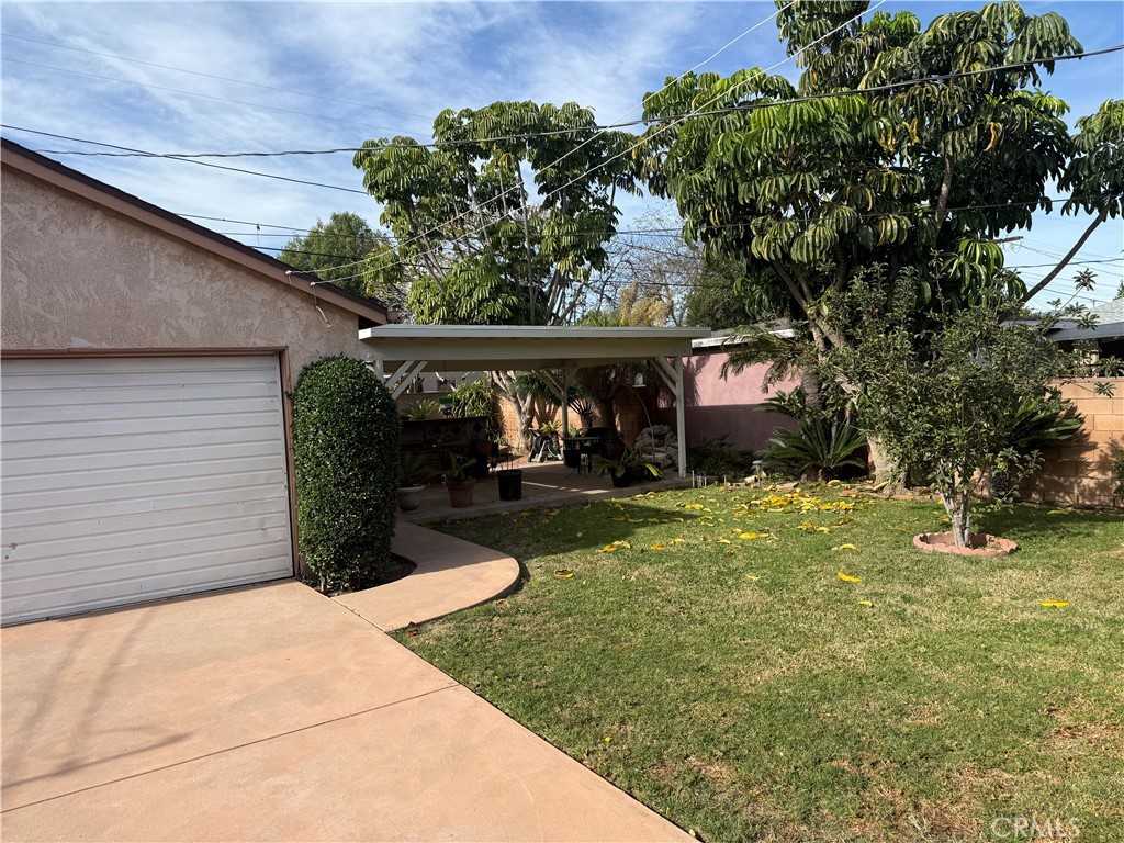 6857 Chimineas Ave #6857 - Photo 3 of 33