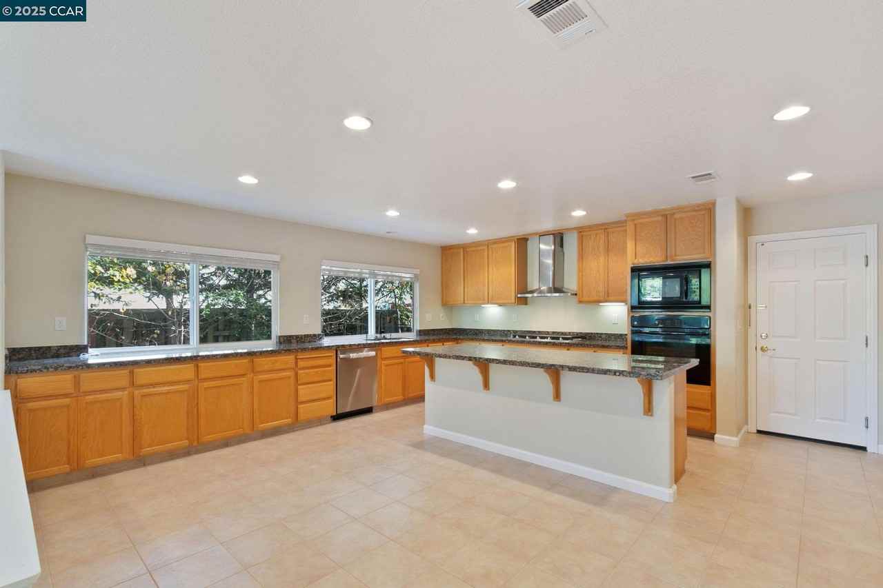 732 Antiquity Dr #732 - Photo 3 of 42