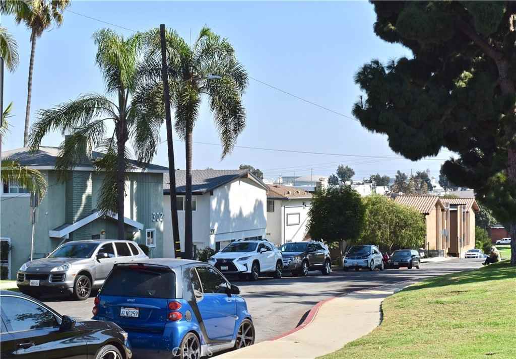 300 Maryland St #300-1 - Photo 5 of 22