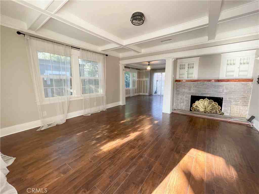 220 Palm Pl #220 - Photo 7 of 17