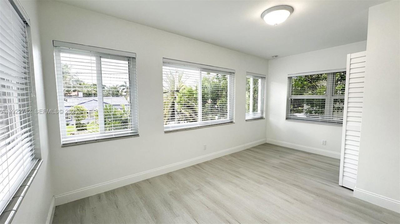 2240 Sw 16th Ct #2240U - Photo 2 of 22