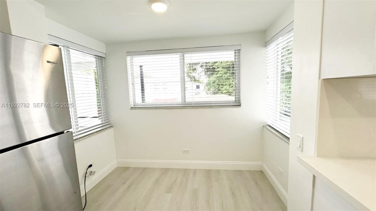 2240 Sw 16th Ct #2240U - Photo 4 of 22