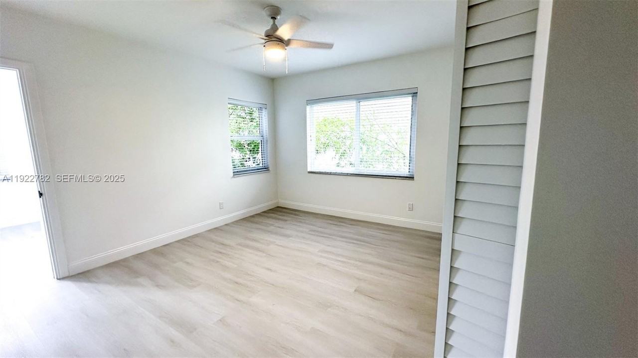 2240 Sw 16th Ct #2240U - Photo 6 of 22