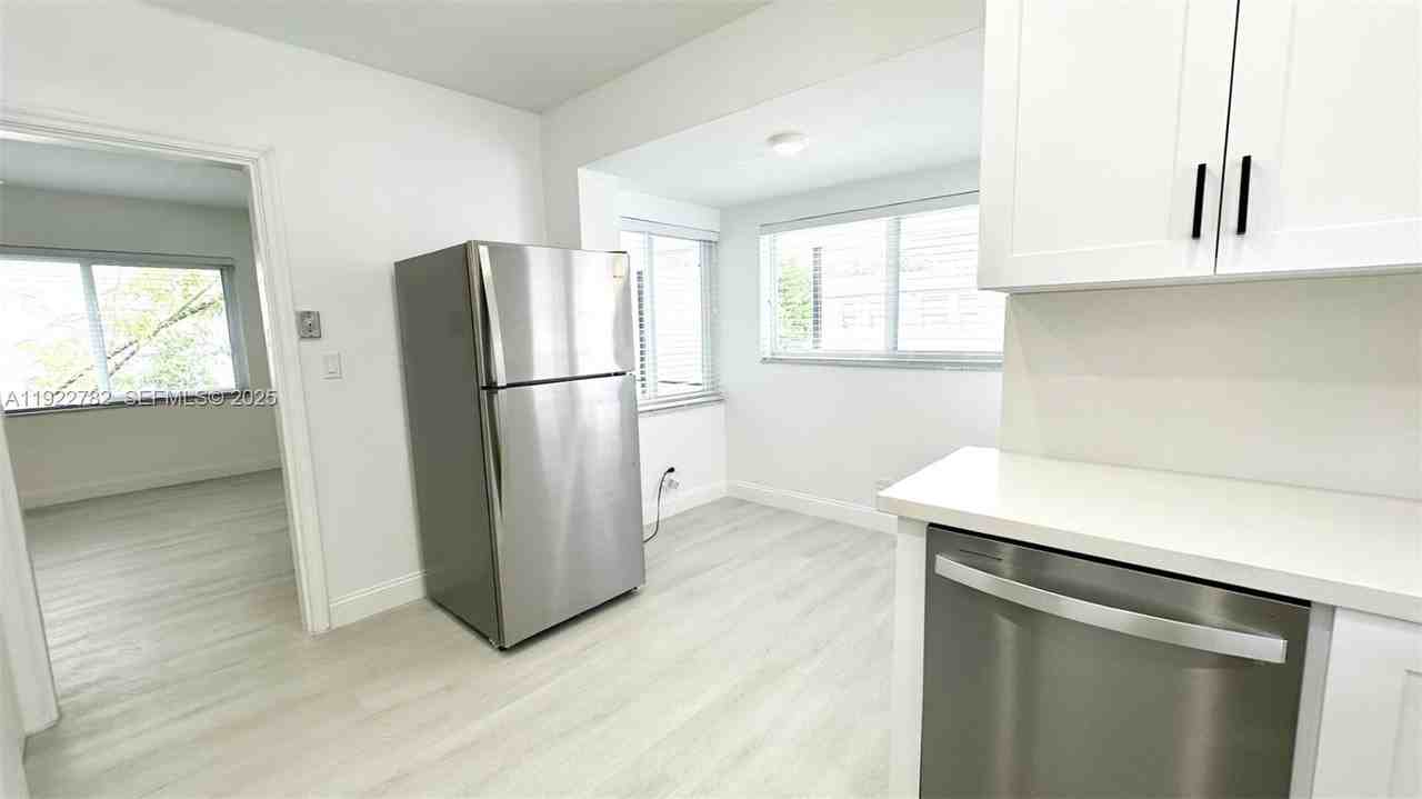 2240 Sw 16th Ct #2240U - Photo 7 of 22