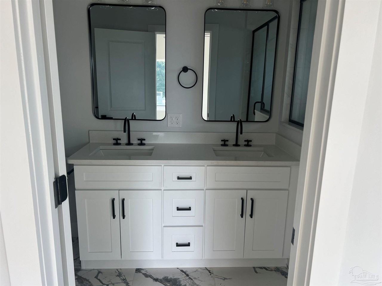 305 N Pace Blvd #305A