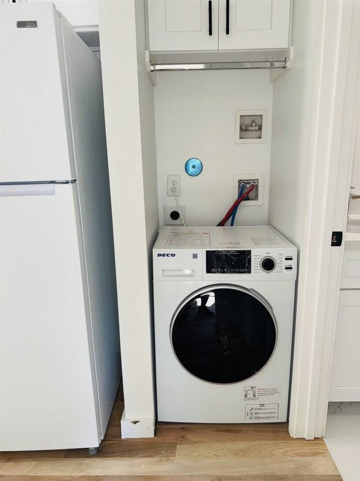 1235 W Gray St #1235-3 - Photo 3 of 10