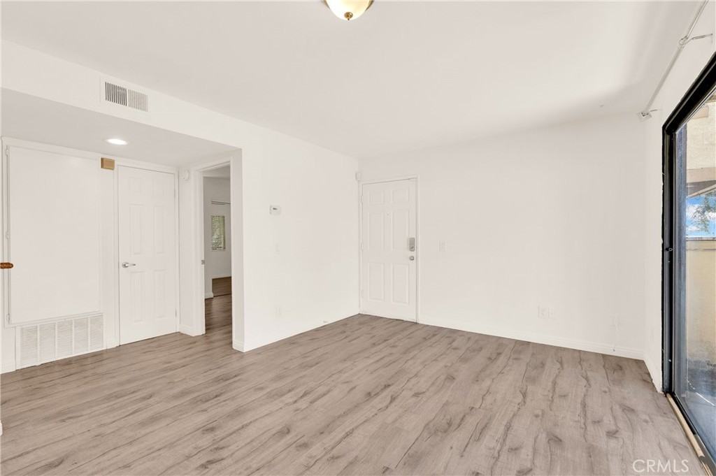 1110 W Blaine St #1110-102 - Photo 3 of 33