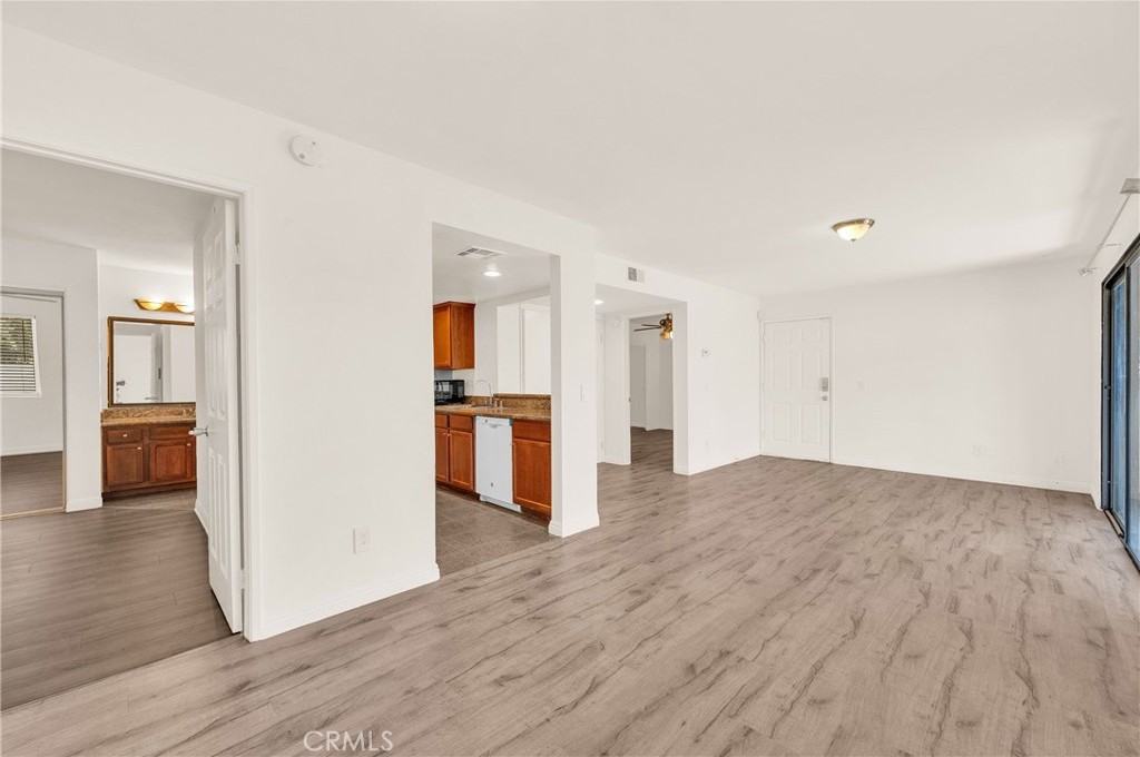 1110 W Blaine St #1110-102 - Photo 4 of 33