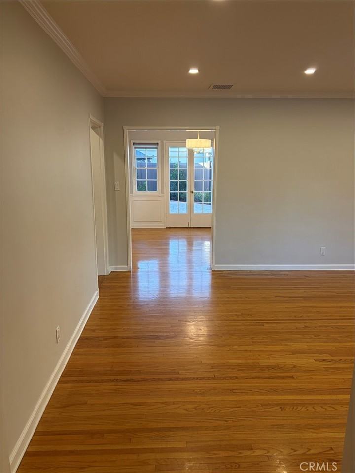 851 Graynold Ave #851 - Photo 3 of 15