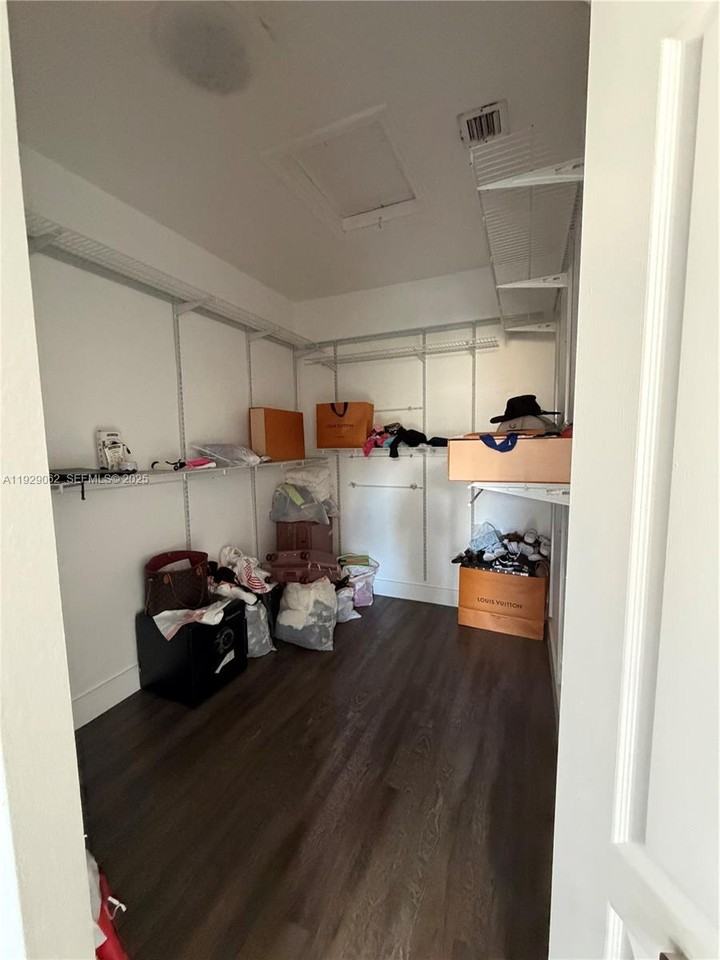 956 Sw 148th Pl #956 - Photo 2 of 15