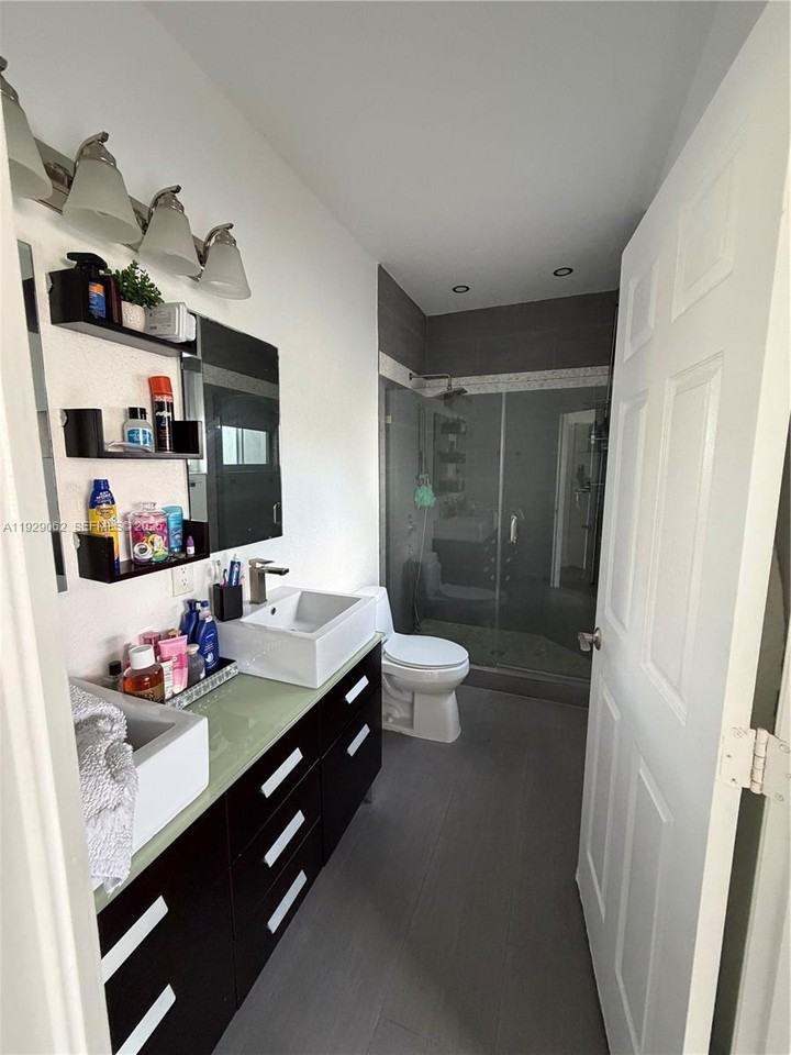 956 Sw 148th Pl #956 - Photo 3 of 15