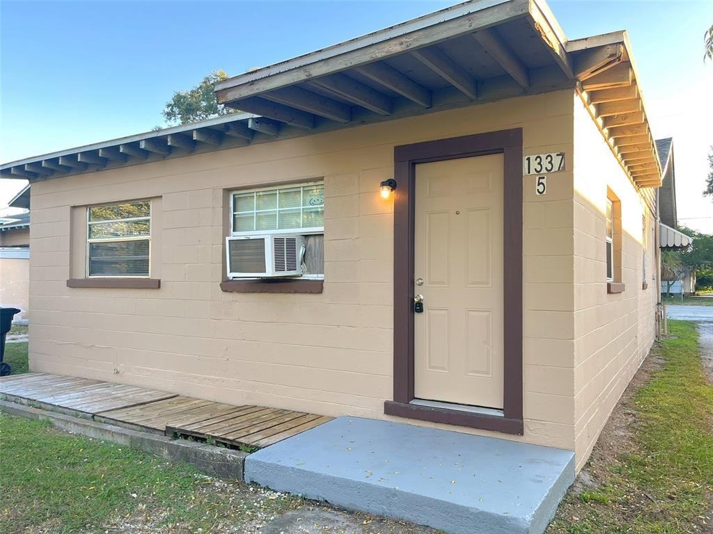 1337 Winnifred St #1337 - Photo 3 of 11