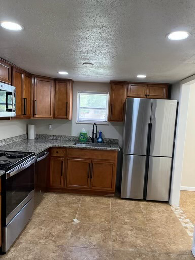 1807 W 4th St - Photo 2 of 13