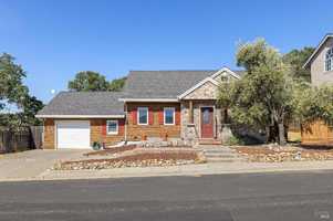 featured image of 1126 Rimrock Dr