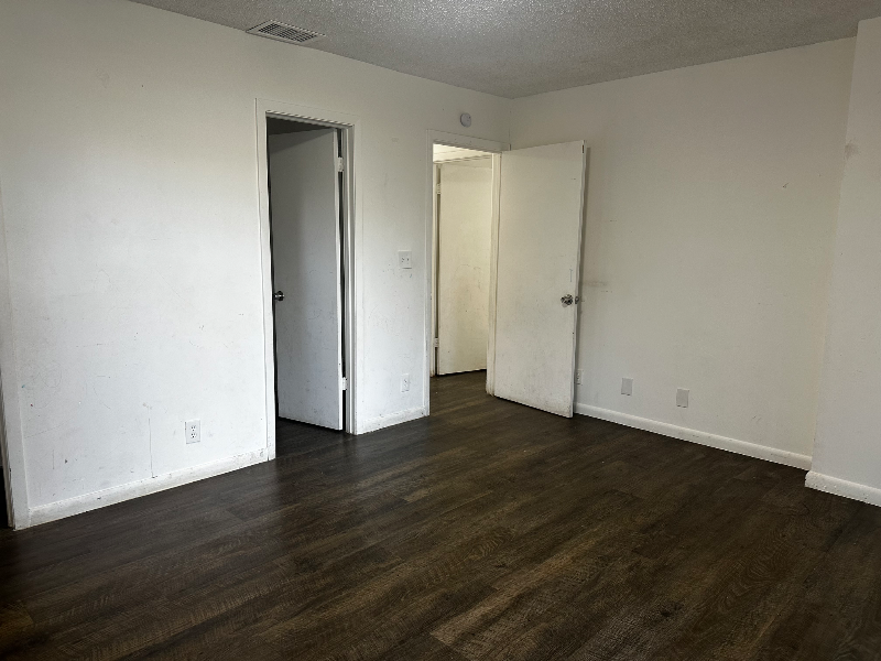 10871 Nw 45th St - Photo 3 of 9