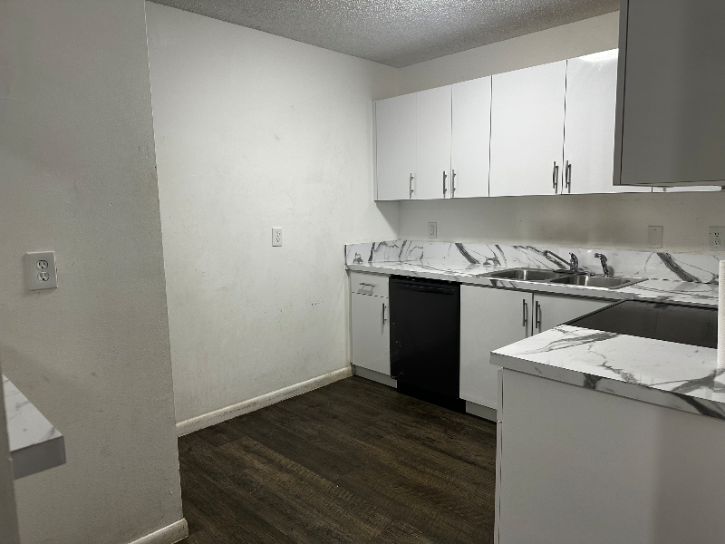 10871 Nw 45th St - Photo 6 of 9