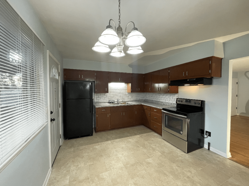 1025 Mayfair Dr #2 - Photo 3 of 9