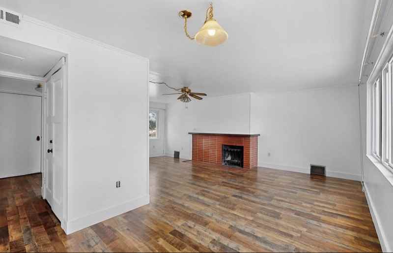 3216 Villa St #A - Photo 6 of 19