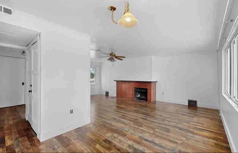 3216 Villa St #B - Photo 5 of 17