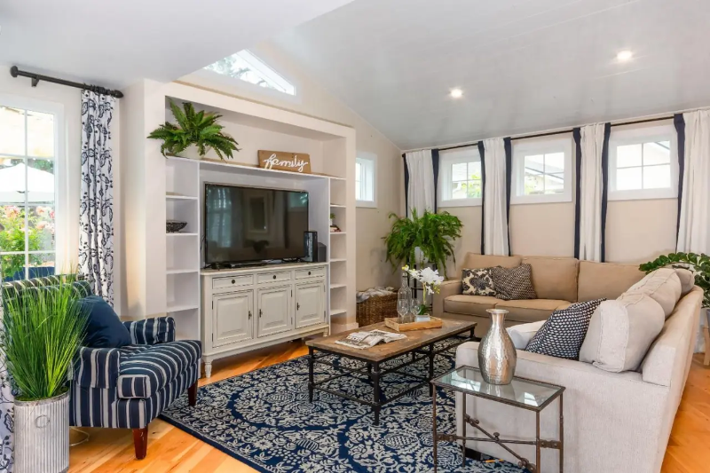 340 Jarvis Ct - Photo 2 of 13