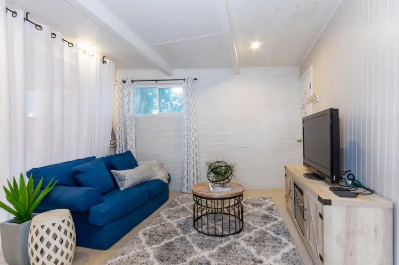 340 Jarvis Ct - Photo 7 of 13