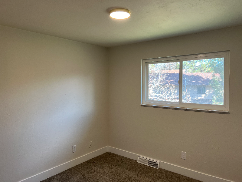 8834 E Radcliff Ave - Photo 6 of 9