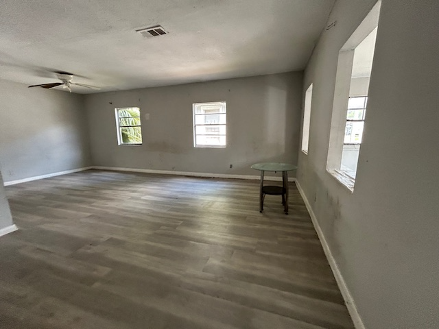 1251 Grothe St - Photo 5 of 19