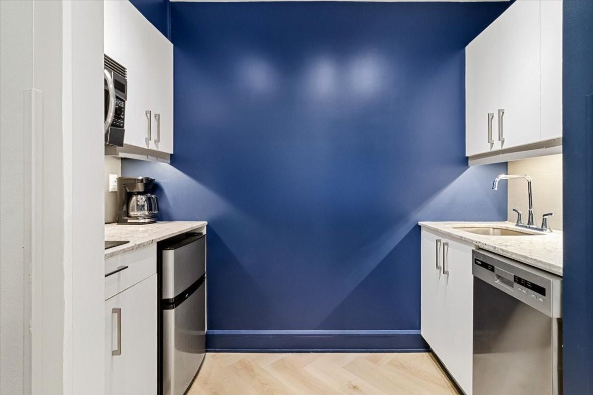 2170 Lincoln - Photo 4 of 50