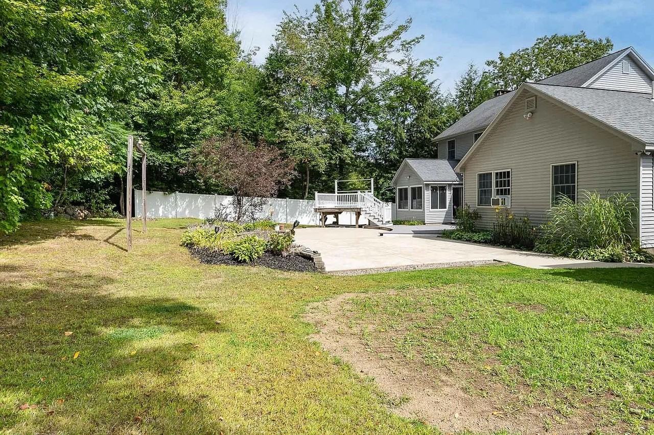 14 1/2 Yvonne St #NA - Photo 4 of 34