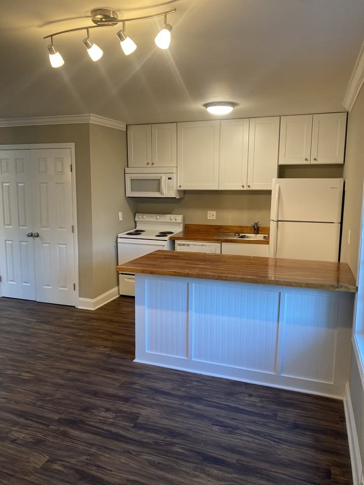 1435 Fernwood Glendale Rd #B - Photo 4 of 16