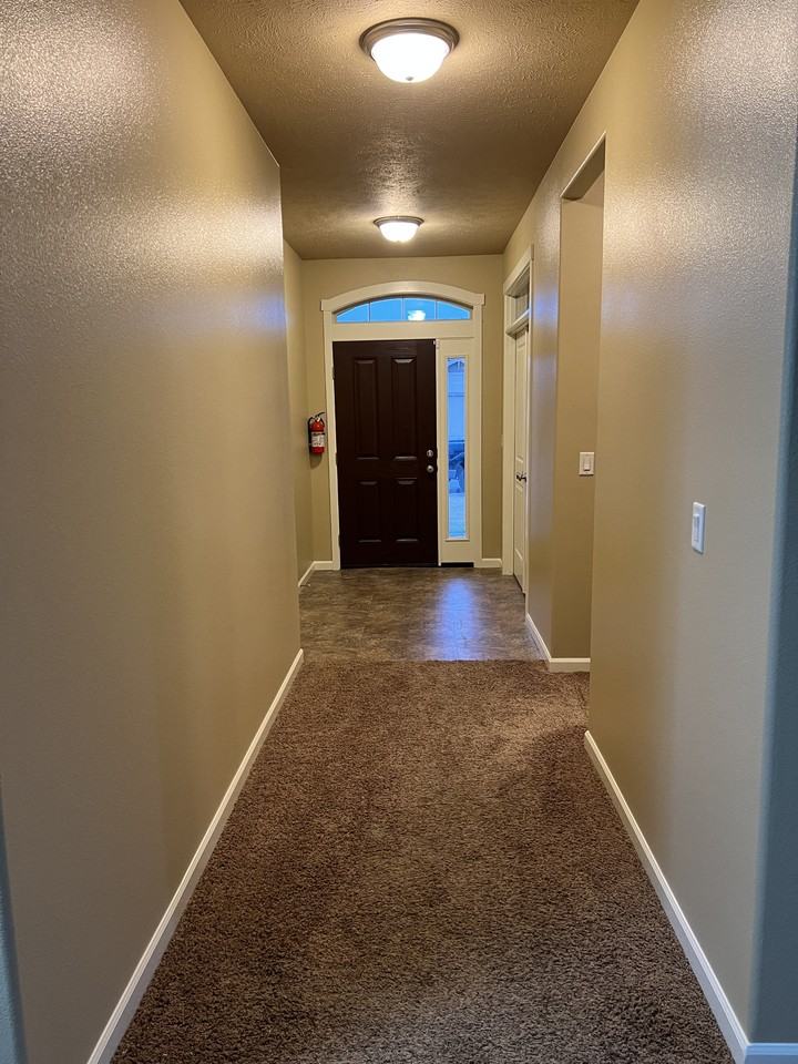 1004 Willow Ave Ne #NA - Photo 2 of 15