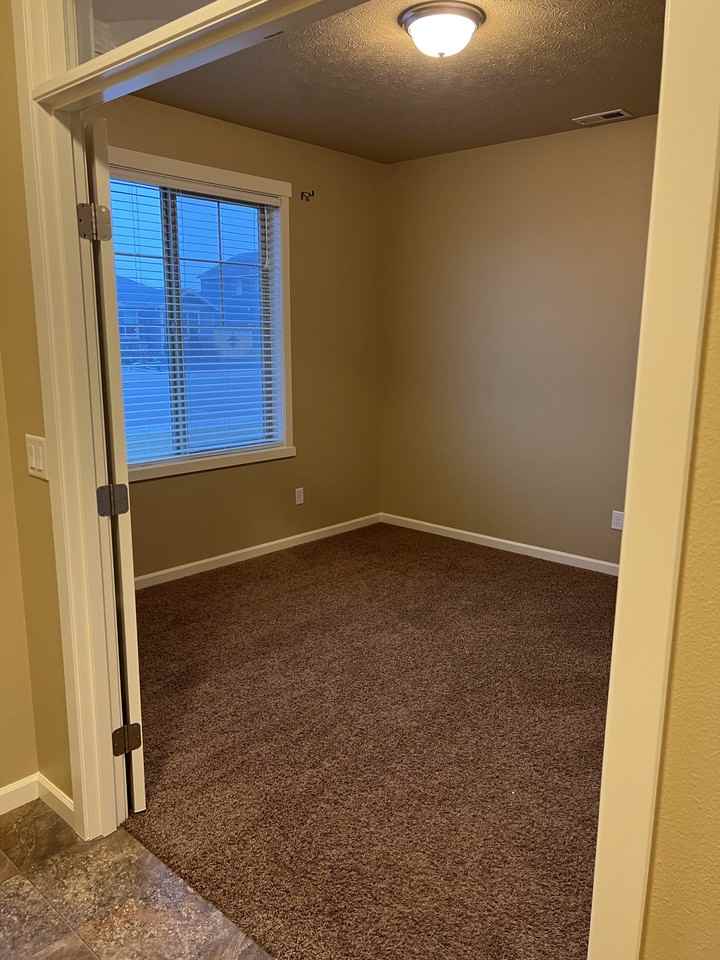 1004 Willow Ave Ne #NA - Photo 3 of 15