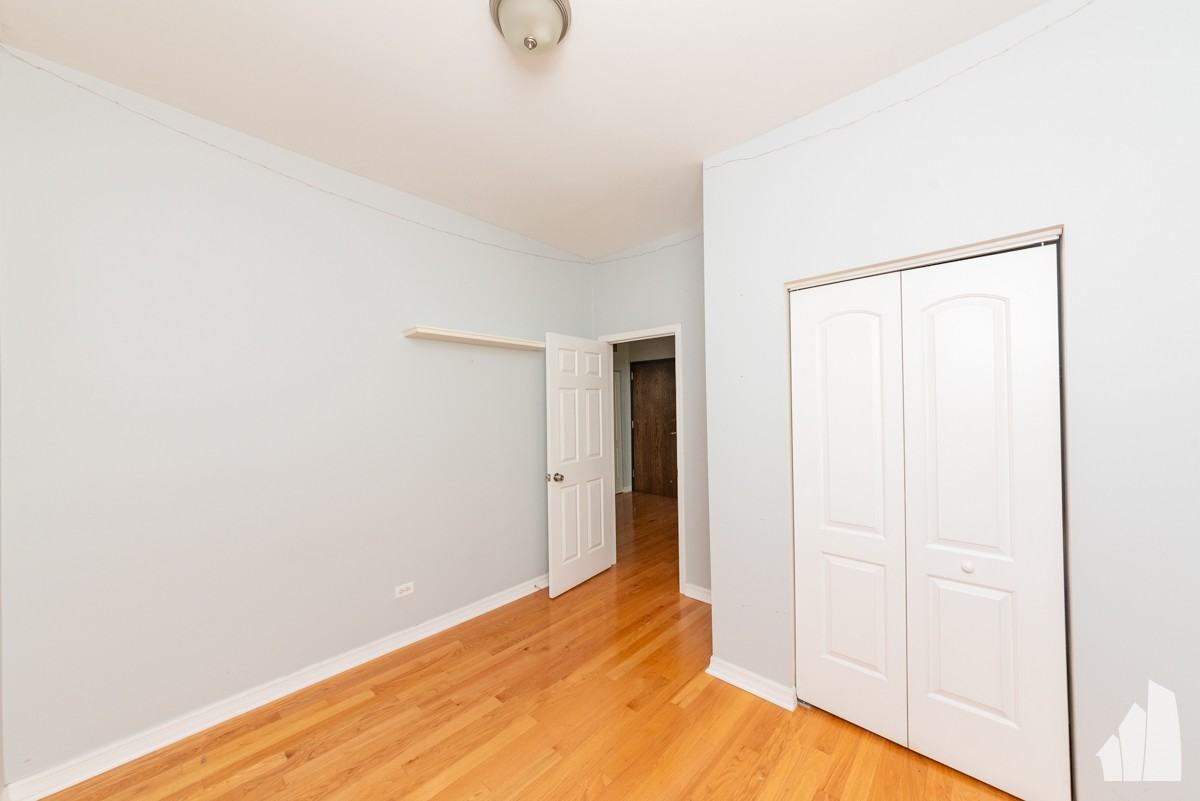 3215 W Altgeld St #2 - Photo 3 of 10