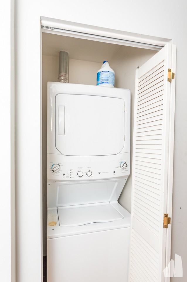 3215 W Altgeld St #2 - Photo 5 of 10