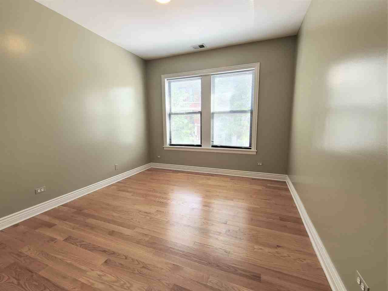 3335 N Halsted St #2 - Photo 4 of 10