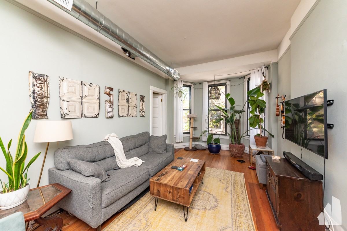 3336 N Sheffield Ave #2 - Photo 2 of 18