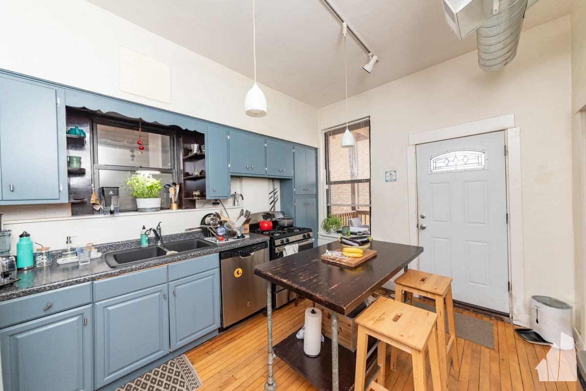 3336 N Sheffield Ave #2 - Photo 3 of 18