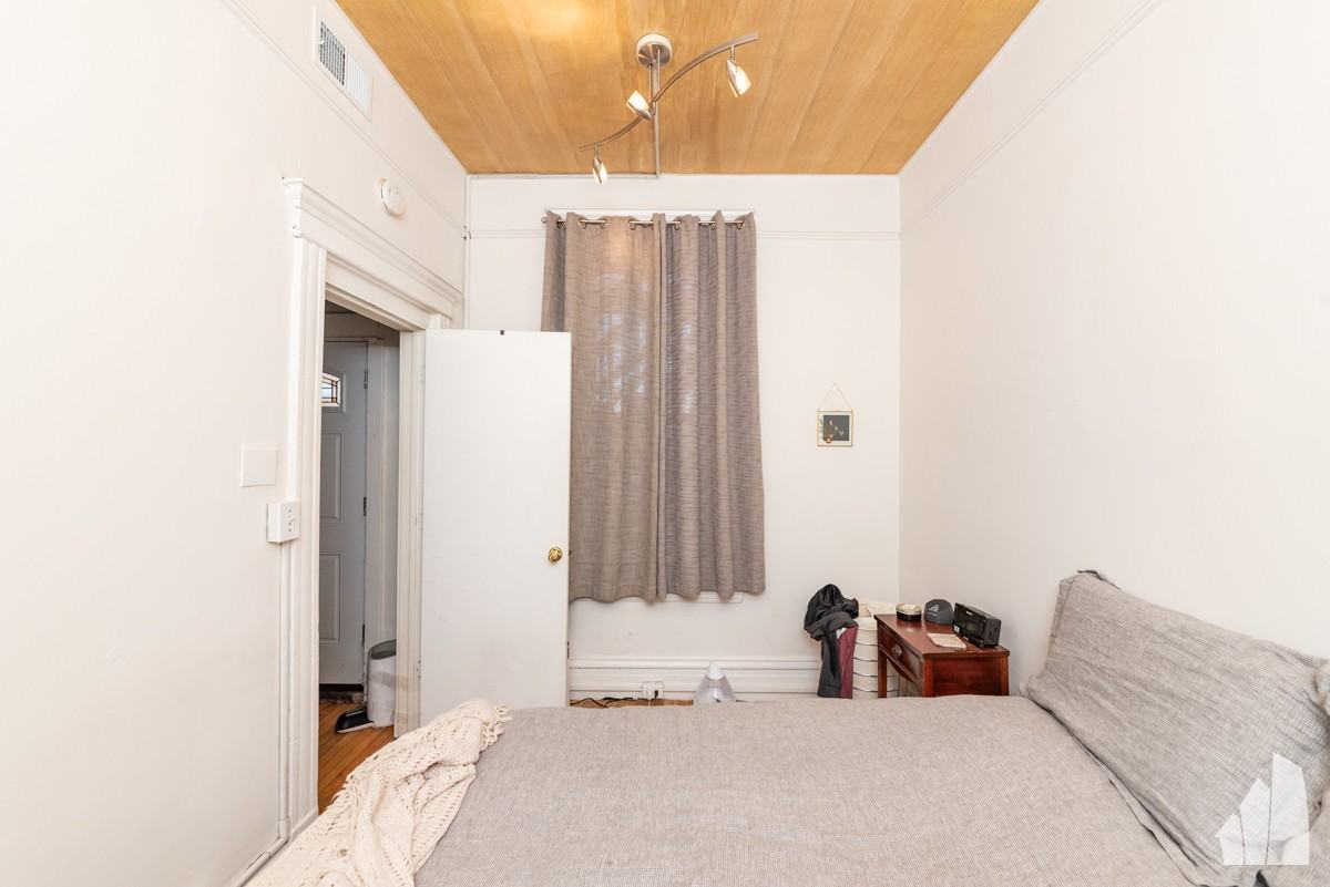 3336 N Sheffield Ave #2 - Photo 7 of 18