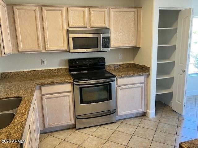 2307 E Kelton Ln - Photo 3 of 15