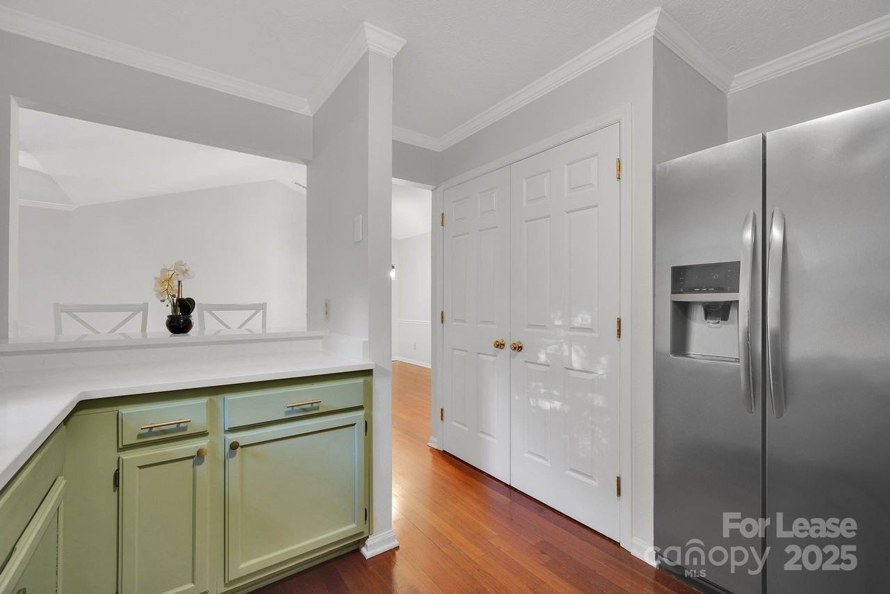 3300 Selwyn Farms Ln - Photo 7 of 27