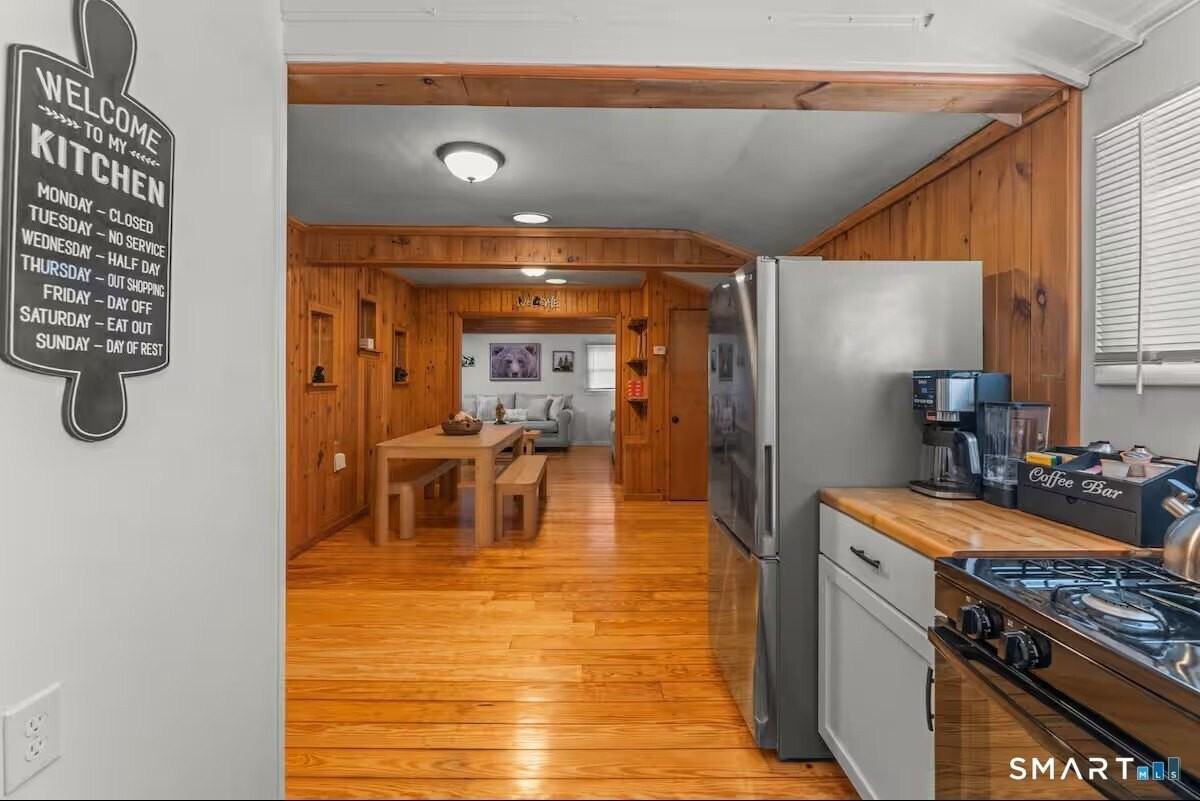 29 Shore Dr - Photo 3 of 13