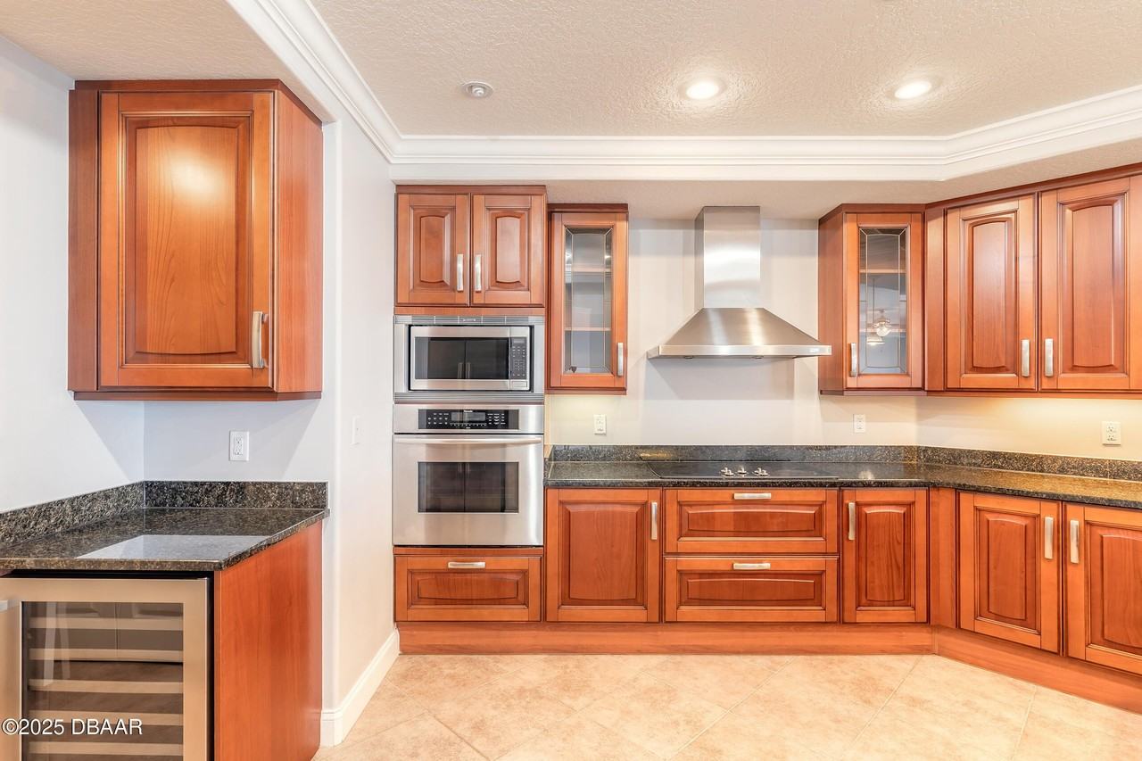 3245 S Atlantic Ave Apt 803 #803 - Photo 7 of 50