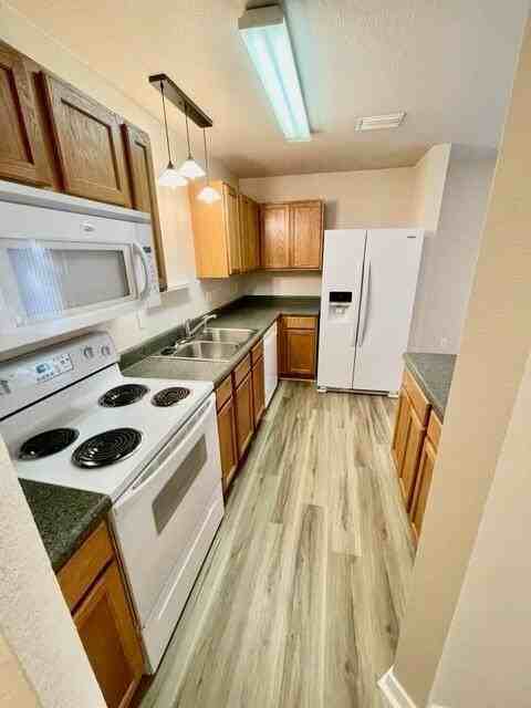 1109 Tiki Too Ave - Photo 5 of 18