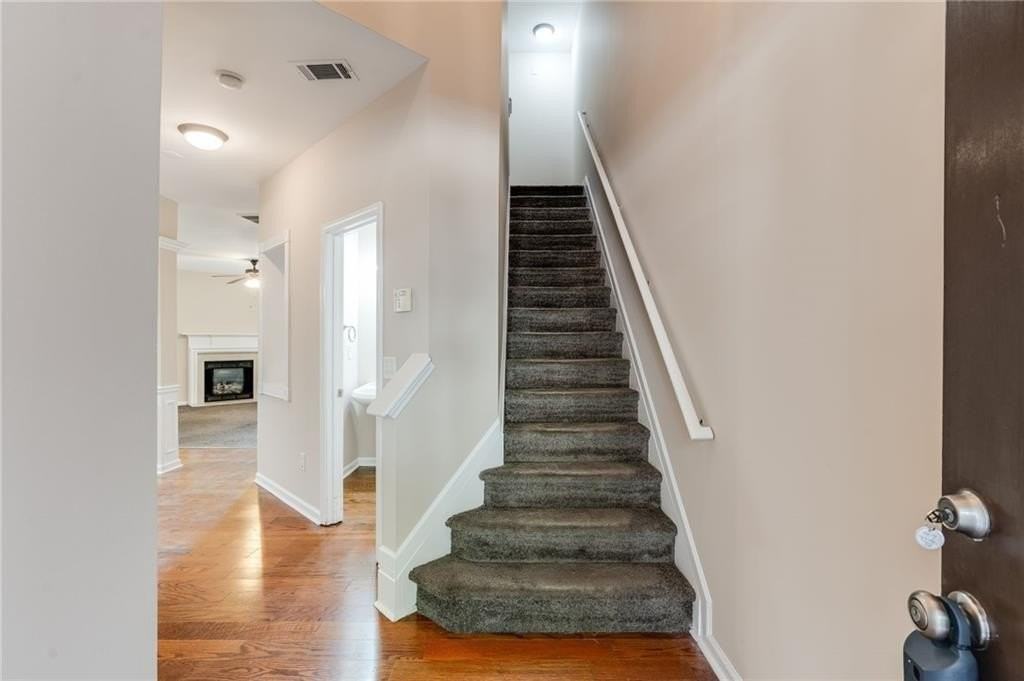 1817 Waterside Dr Nw Unit 6 #6 - Photo 3 of 31