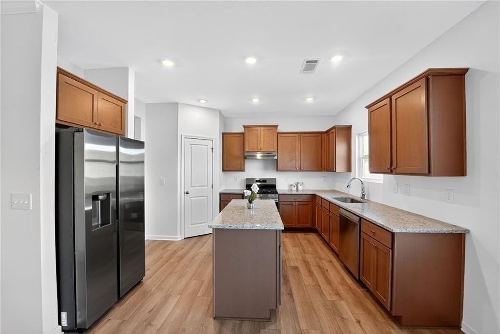 233 Bloomfield Cir - Photo 3 of 22